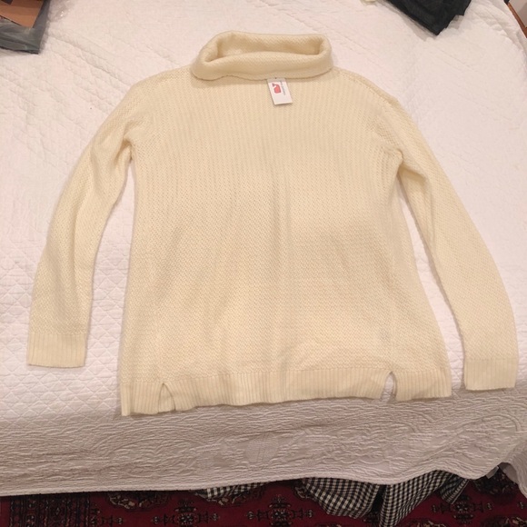 Vineyard Vines Sweaters - SALE NWT Vineyard Vines cowl neck sweater, Medium